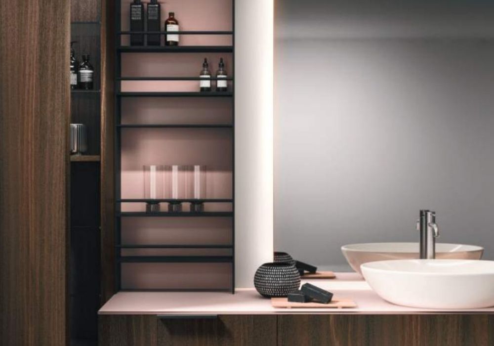 Moderne Badezimmermöbel von Altamarea in Holzoptik mit Doppelwaschbecken, gestaltet vom Wohnatelier im Schlossquartier Eisenstadt – individuelle Badplanung mit Stil und Funktion.