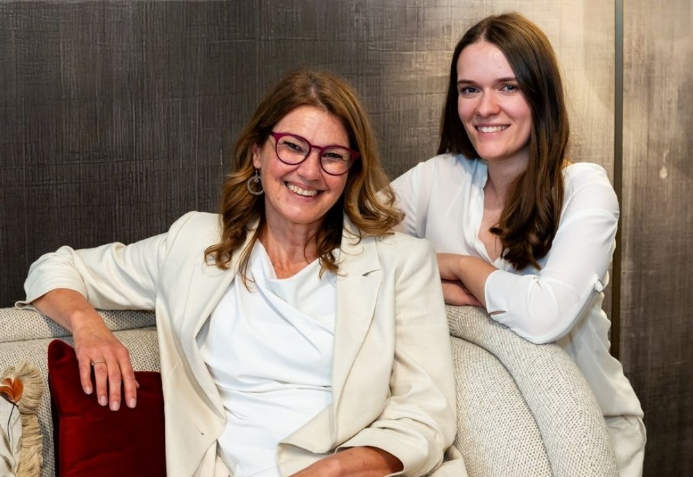 Doris Schackl und Lisa Schneider in ihrem Schauraum in Eisenstadt von Wohnatelier im Schlossquartier